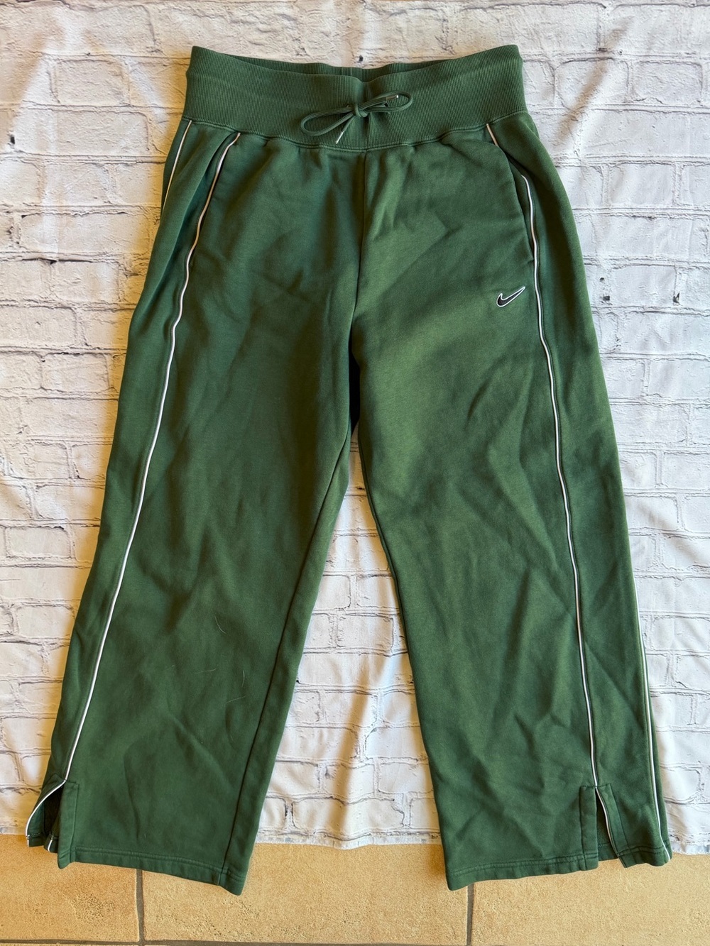 Nike Sweatpants Womens Medium Wide Leg Lounge Wear Athletic Gym Pull On